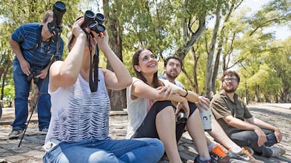 Los avistadores de aves pasan largo rato en el Parque Tres de Febrero