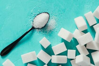 Los azúcares refinados aumentan los niveles de glucosa en nuestro torrente sanguíneo.