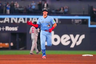 Los Azulejos vencen 8-1 a los Medias Rojas con jonrones de Clement y Valenzuela