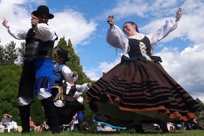 Los bailes típicos galeses, con vestuario tradicional