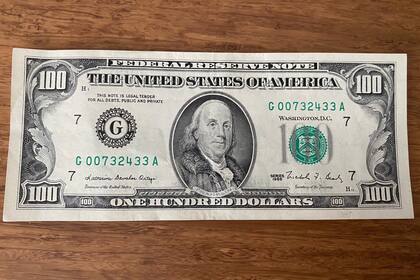 Los bancos deben aceptar dólares de ediciones viejas