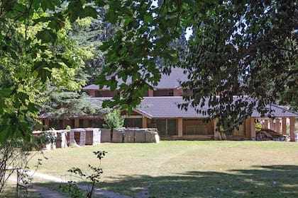 Una casa quinta en Los Baqueanos 860, en Parque Leloir, figura como domicilio alternativo de Dixey, una de las empresas de los hijos de Zulet que trabaja con el sindicato de Moyano