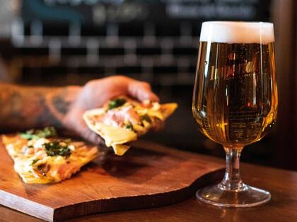 Los bares de Massachusetts han ofrecido alimentos con descuento para atraer a los clientes, ya que no podían hacerlo sobre bebidas alcohólicas, pero es el recurso más costoso (Archivo)