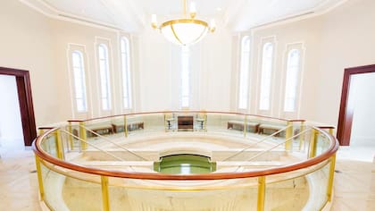 Los bautismos y los "bautismos por los muertos" de la Iglesia de Jesucristo se hacen por medio de inmersión en agua
