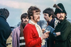 La infancia del tímido John Lennon, el LSD y la teoría sobre la muerte de Paul McCartney