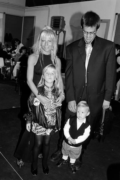 Los Beck-Versace, en julio de 2007, durante el evento que se realizó en el Palazzo Reale de Milán para conmemorar los diez años de la muerte de Gianni.