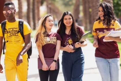 Los beneficiarios de la Acción Diferida para los Llegados en la Infancia (DACA, por sus siglas en inglés) viven un futuro incierto