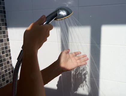 Los beneficios de bañarse con agua fría