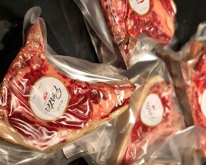 Los bifes son parte de la oferta de las carnes maduradas