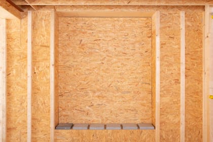 Los bloques se ensamblan sin cemento ni herramientas especiales y ofrecen aislamiento térmico y acústico