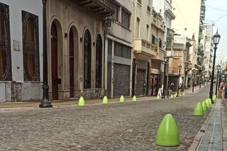 Felipe Miguel aclaró por qué pintaron los bolardos del Casco Histórico de verde y le llovieron críticas