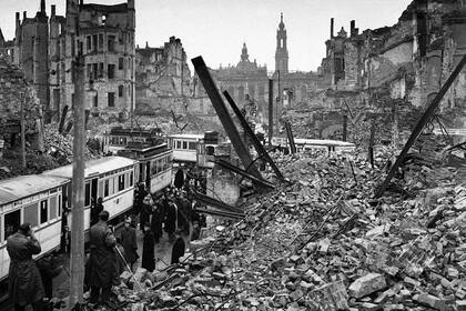 Los bombardeos destruyeron el centro de la ciudad de Dresde