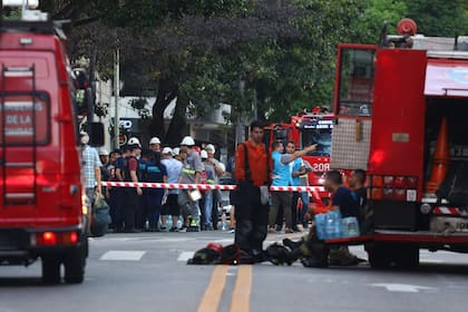 Firefighters continued working on the fire at the Edesur electrical station, in the Caballito neighborhood