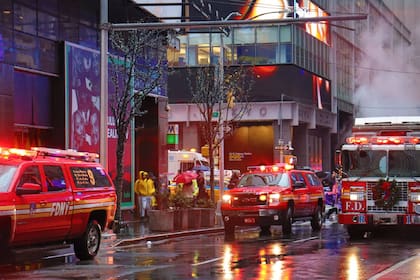 Los bomberos de Estados Unidos suelen percibir el pago de horas extras
