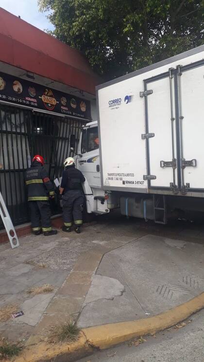 Los Bomberos de la Ciudad intervinieron en un accidente en Villa del Parque