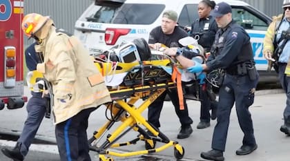 Los Bomberos de NUeva York en Staten Island. Foto: FNTV