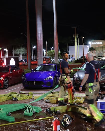 Los bomberos de Palm Beach se aseguraron de limpiar la fuga de combustible