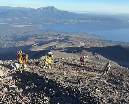 Los bomberos de Puerto Varas participan del operativo de rescate del cuerpo