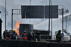 Impresionante explosión de un camión de gas en una autopista de Chile