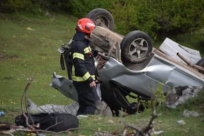 Una joven chocó en la Ruta de los Siete Lagos, salió despedida del auto y  murió - LA NACION