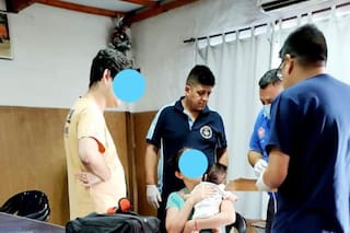 Bomberos salvaron la vida de una bebé en Claypole