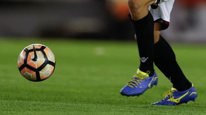 Los botines de Sand en el Monumental, con los colores de Boca