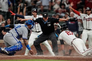 Los Bravos vencen seis a cero a los Reales en el juego inaugural con tres jonrones y seis entradas de Sale