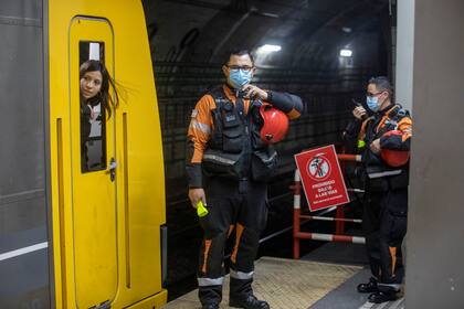 Los brigadistas mantienen contacto directo con los conductores y guardas y tienen autorización para viajar en la cabina de mando