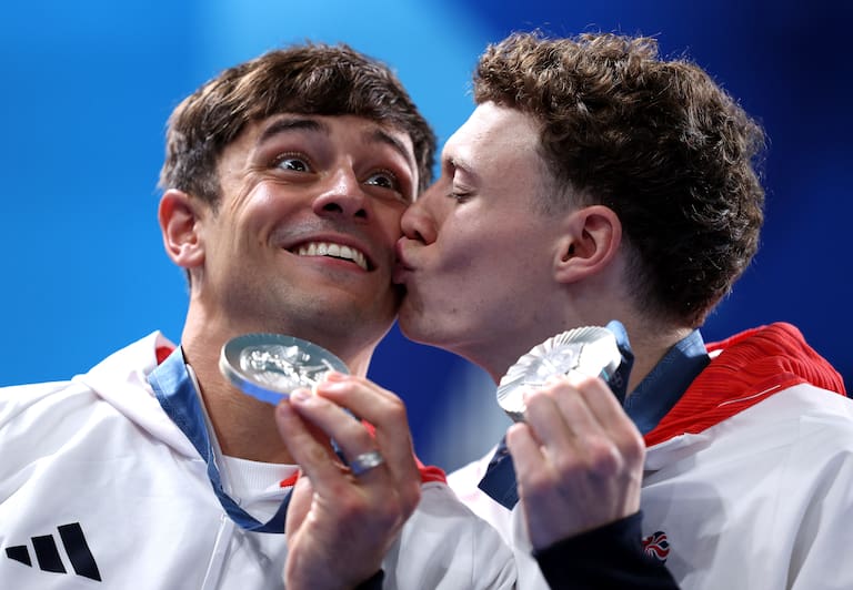 Juegos Olímpicos 2024: Tom Daley, un emblemático clavadista británico, logró la medalla de plata, pero su lucha gana en otros ámbitos