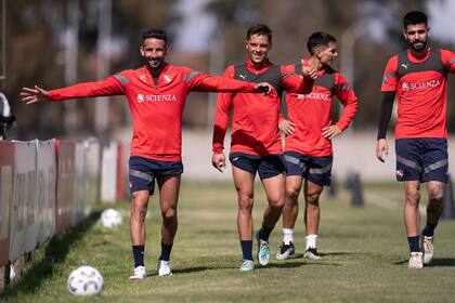 Los buenos resultados de la mano de Tevez cambiaron el humor en los jugadores en los entrenamientos