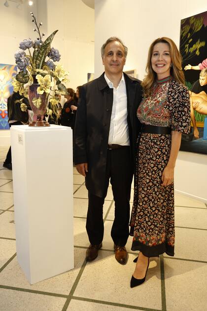 Los Bulgheroni, junto a la obra de Nicola Costantino subastada durante la noche