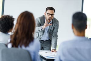 Qué hacer y qué no hacer con un jefe abusivo