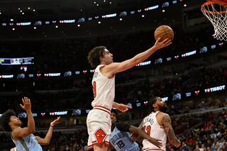 Los Bulls aplastan 132-107 a los Grizzlies; Josh Giddey logra su cuarto triple-doble en cinco juegos