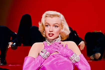 Los caballeros las prefieren rubias (Gentlemen Prefer Blondes), clásico de Marilyn Monroe estrenado en 1953, el mismo año en que apareció desnuda en Playboy
