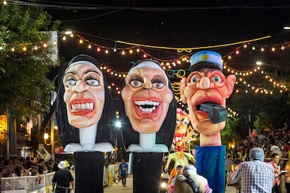 Los Cabezudos de Lincoln, emblema del Carnaval. Ignacio Sanchez