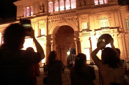 Los cacerolazos, una de las formas de protesta más utilizadas por la clase media en 2001