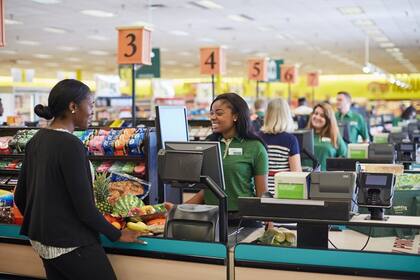 Los cajeros de Dollar Tree perciben un sueldo de US$17 por hora en Florida