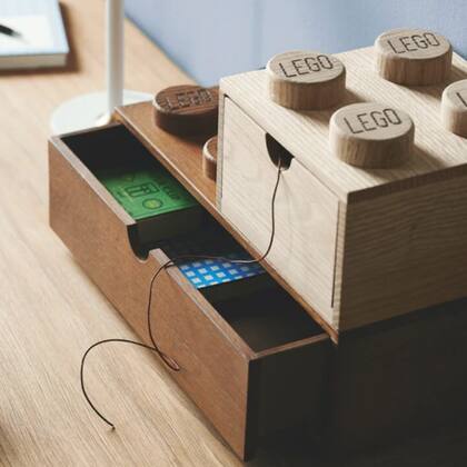 Los cajones de madera de 2x4 apilables cuestan US$220 y US$240 en sus versiones de roble claro y oscuro