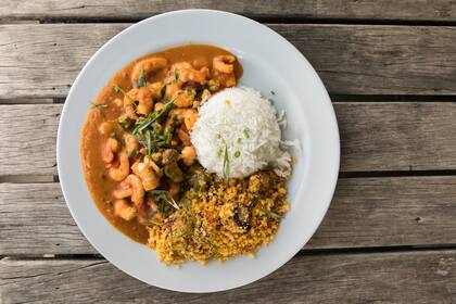 Los camarones con arroz son una de las especialidades de Coral.