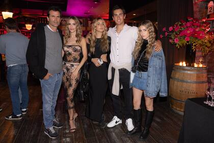 Los Cambiaso Vázquez al completo: Adolfito, María, Mia, Poroto y Myla.