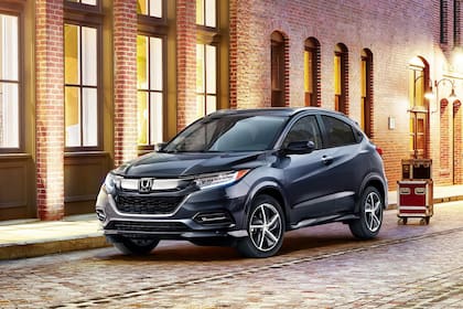 Los cambios estéticos exteriores del nuevo HR-V son sutiles, y resaltan las nuevas llantas de 17”de estilo más deportivo