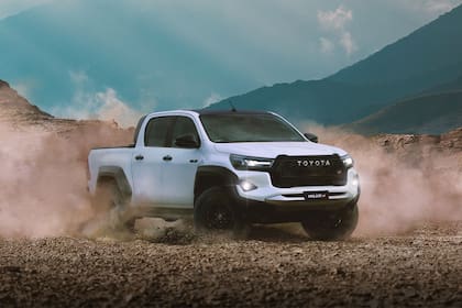 Los cambios realizados en el chasis de la Toyota Hilux GR-Sport IV se reflejan notoriamente en el comportamiento de la camioneta