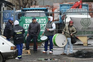 Un grupo de activistas del Sindicato de Camioneros irrumpió en una empresa e hirió a seis personas