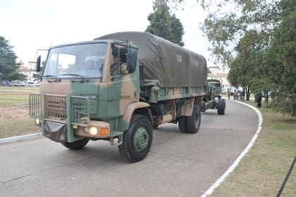Los camiones civiles que fueron personalizados en gestiones anteriores, pero que no suplían las necesidades del Ejército