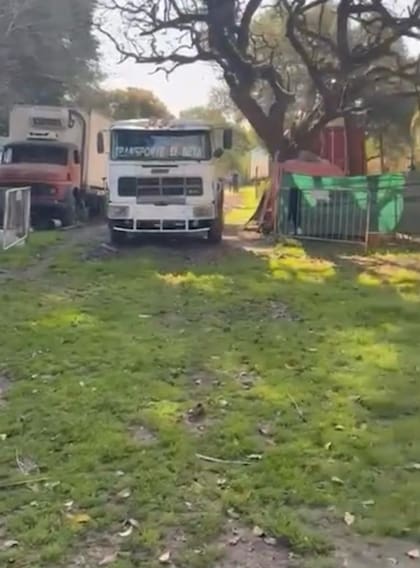 Los camiones encontrados durante el allanamiento