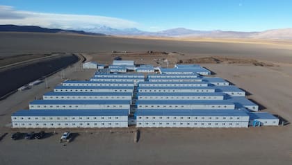 Los campamentos del proyecto cuentan con capacidad para más de 1000 personas y funcionan como base logística en plena Cordillera de los Andes