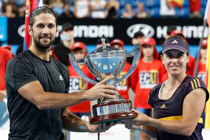 Los campeones de la Copa Hopman con el título