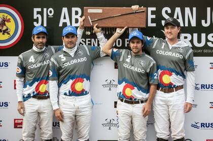 Los campeones, en el podio: Nero, Cambiaso, Cavanagh y Jornayvaz