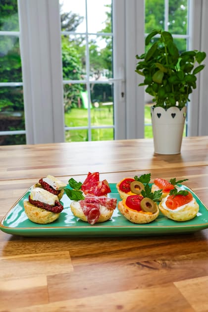Canapés are an ideal recipe as an appetizer; Dare to combine different flavors, textures and products