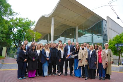 Los candidatos de LLA frente a la sede porteña.